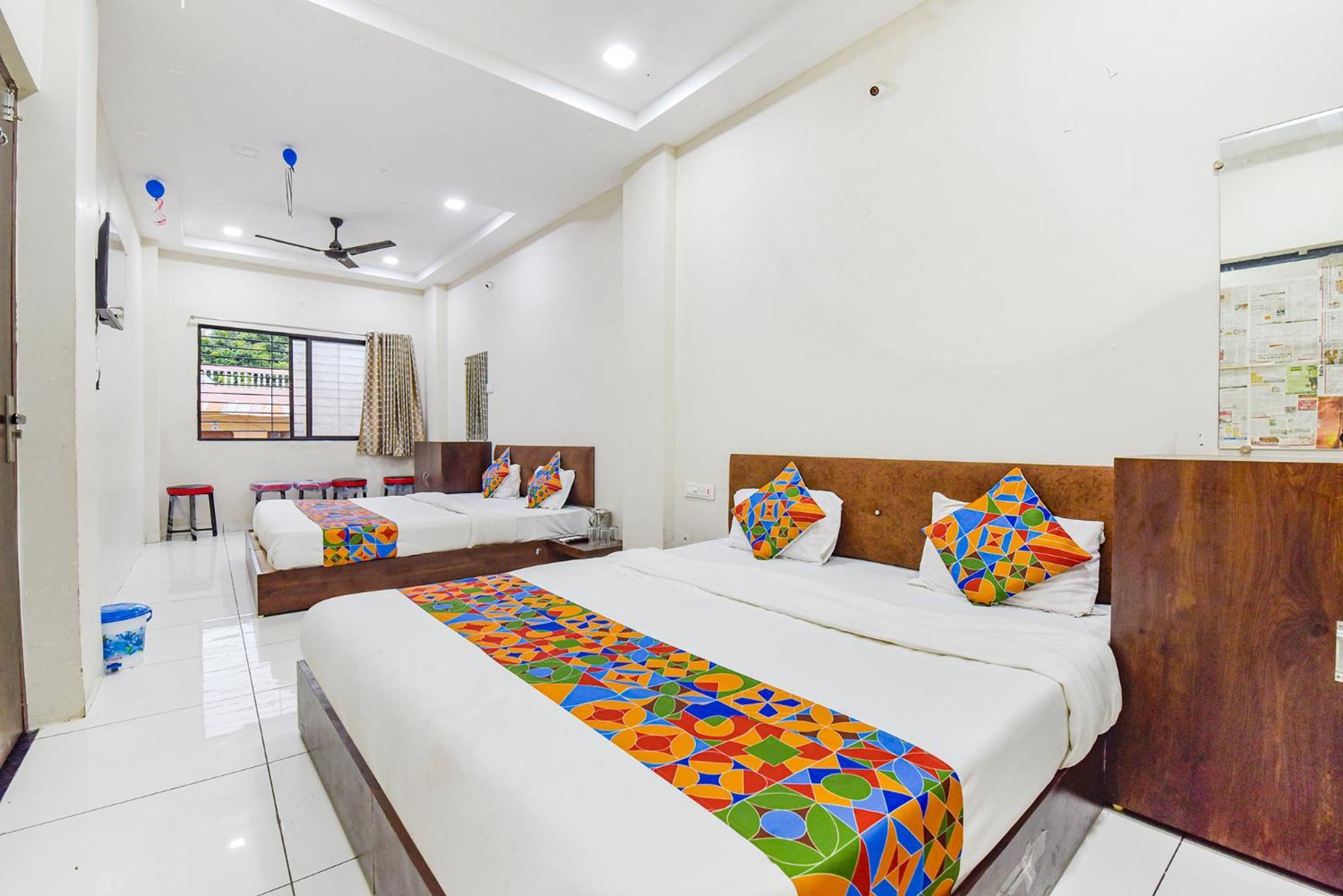 Fabexpress Devani Palace Ujjain Exteriör bild